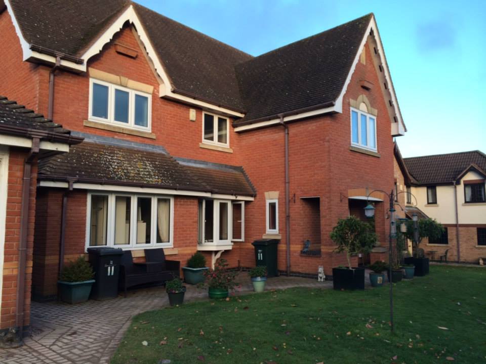 What are the main differences between uPVC & aluminium windows?