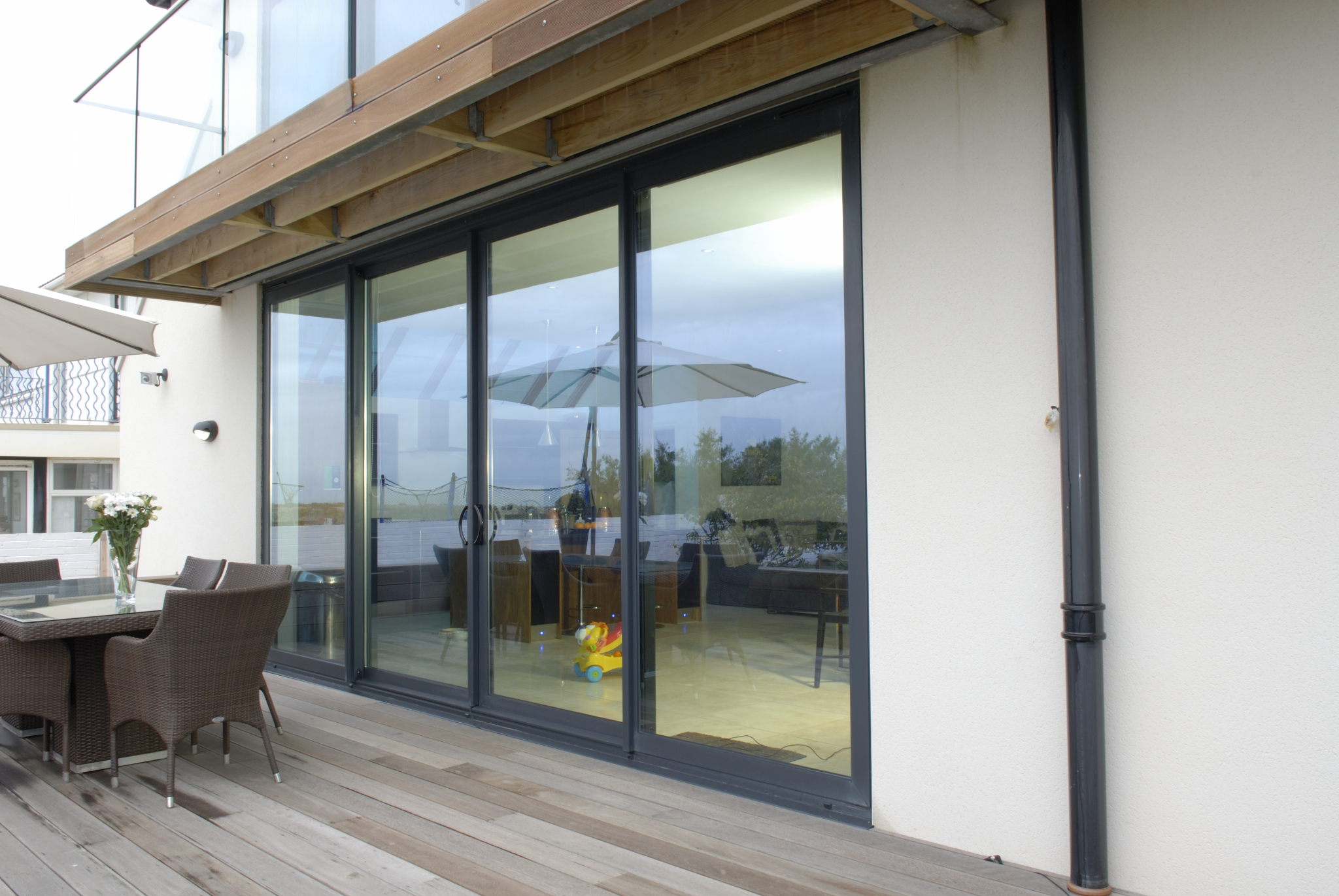 Smart sliding door