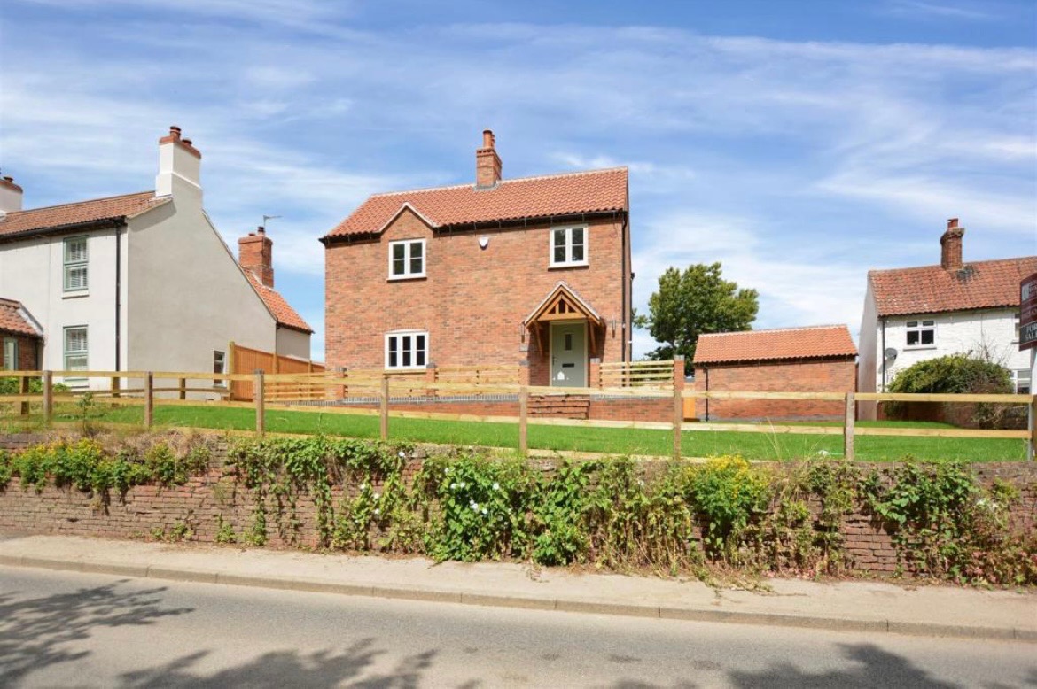 A standalone cottage in Nottinghamshire with uPVC windows