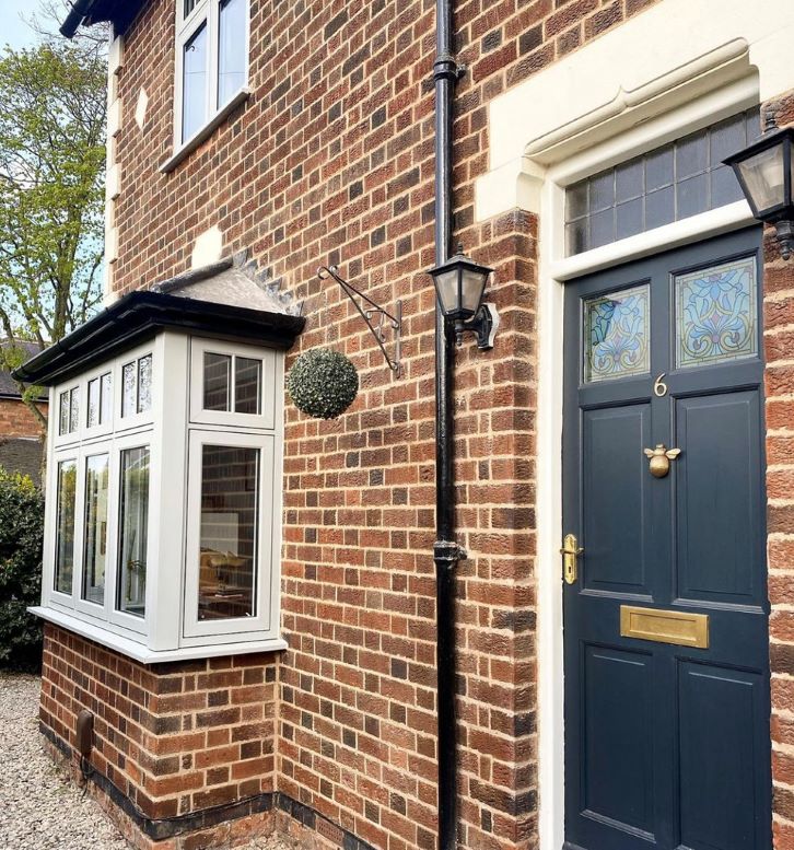 Beautiful Residence 7 windows timber alternative windows with dark blue front door